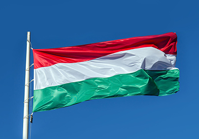 Állami kitüntetések március 15-e alkalmából - magyar zászló illusztráció