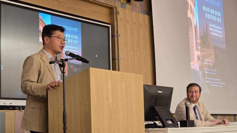 KRE Koreai Tanszékének konferenciájára - fotók