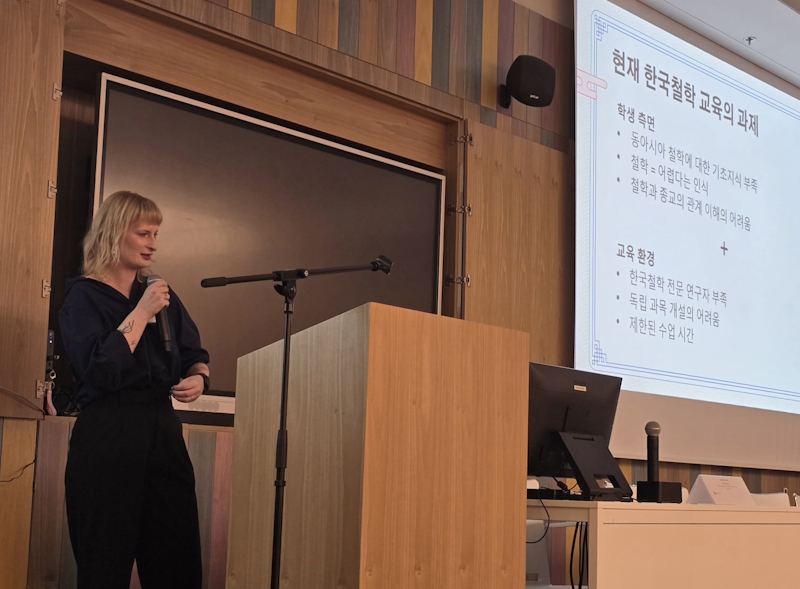 KRE Koreai Tanszékének konferenciájára - fotók